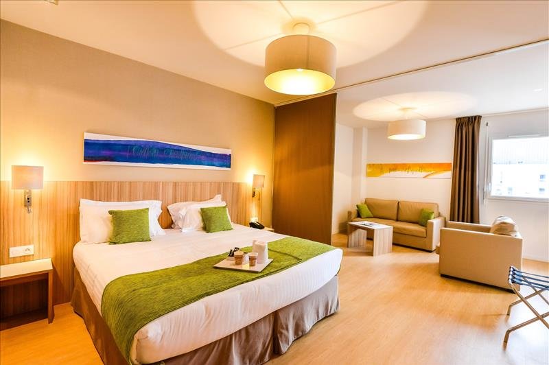 Quality Suites Lyon 7 Lodge - photo 4