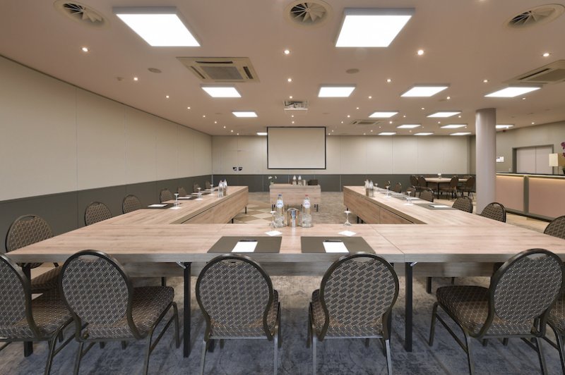 Hotel Charleroi Airport Van der Valk - photo 2