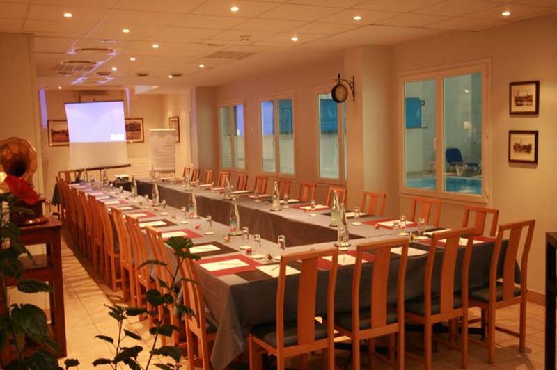 Grand Hôtel de Courtoisville Piscine & Spa - photo 4