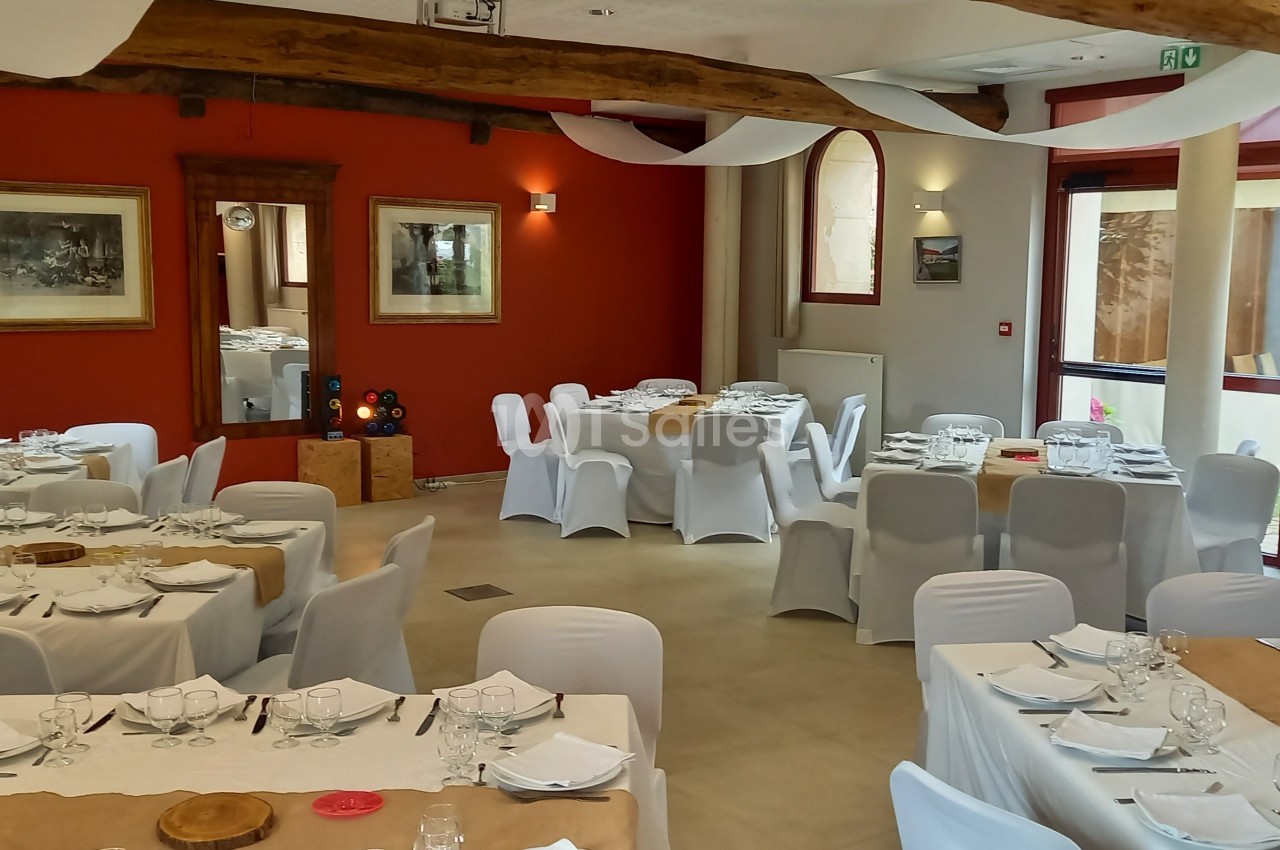 Salle installée avant arrivée de la fleuriste