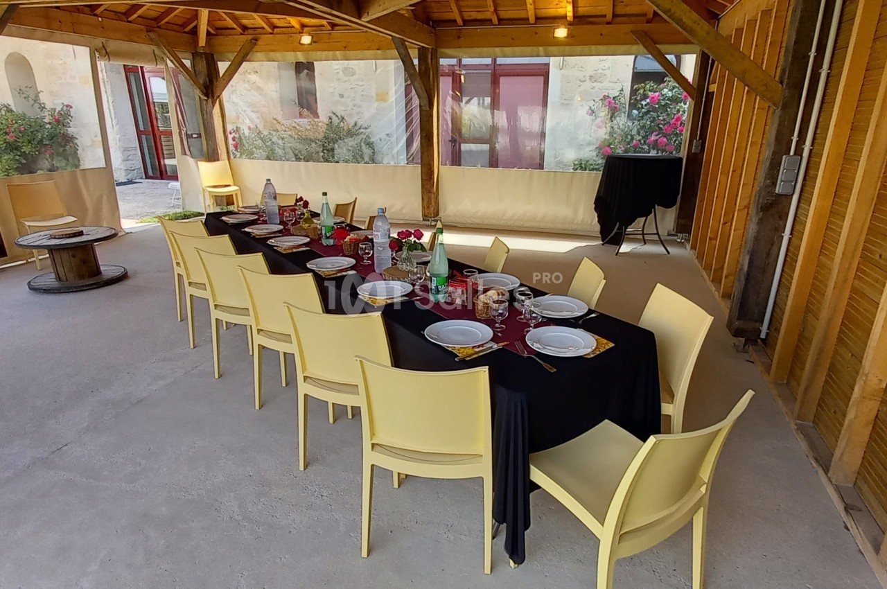 Repas en véranda Animation installée en salle La Croisée des Possibles a