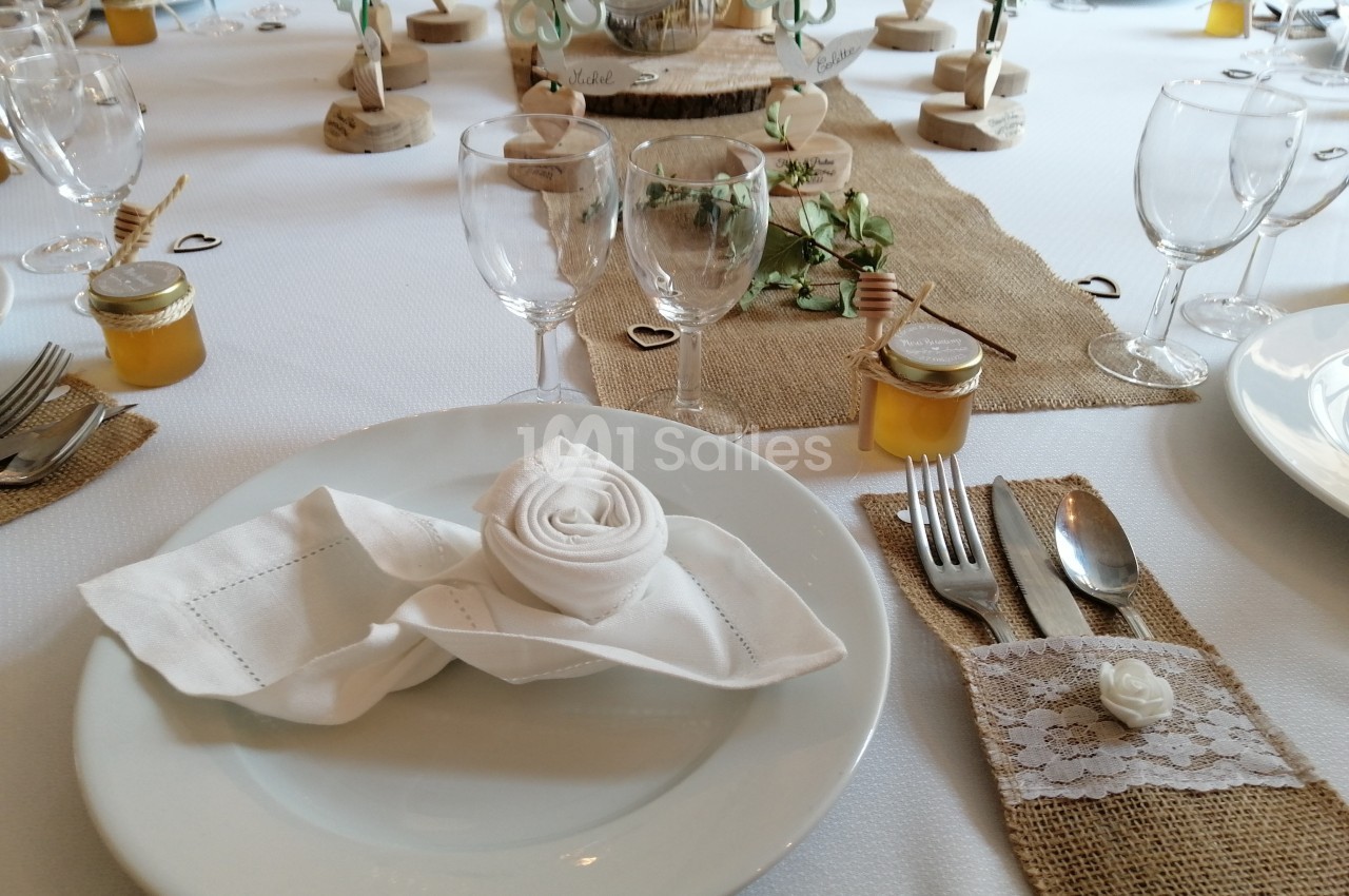 table ronde dressée