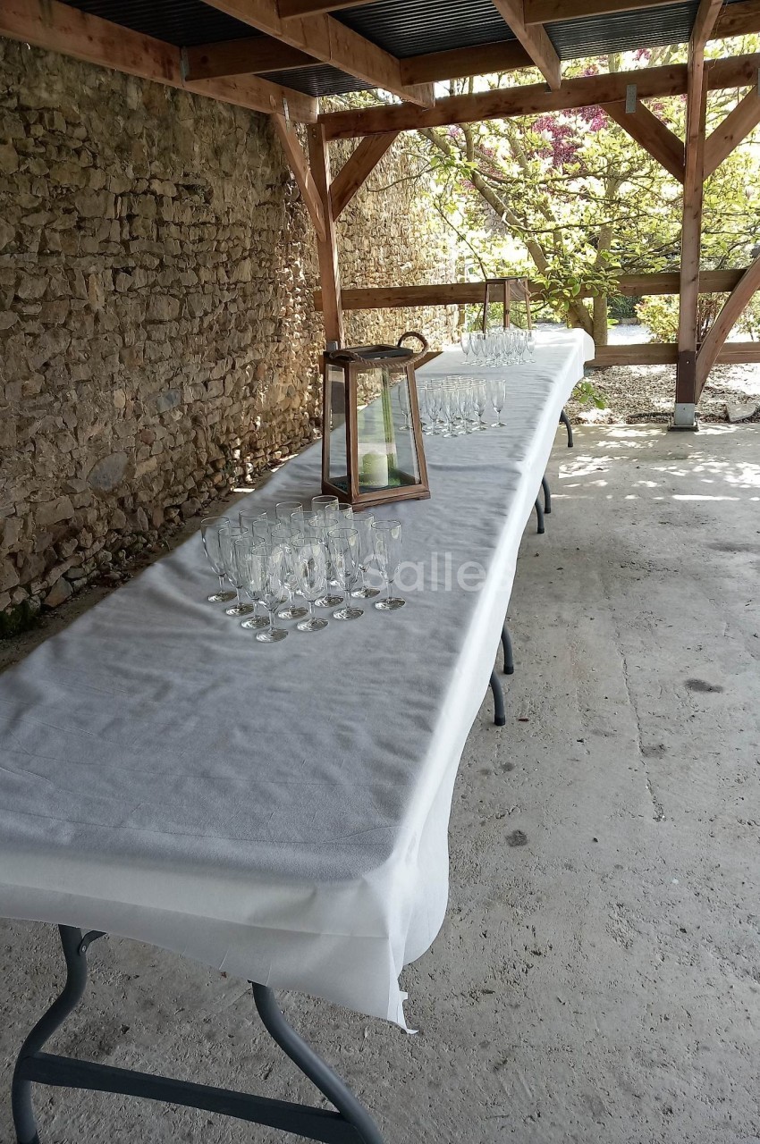 Vin d'honneur installé sous le préau