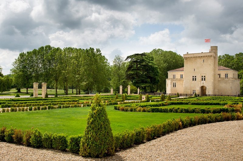 Château La Tour Carnet