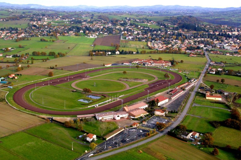Salle Cabourg - Hippodrome De St Galmier - photo 2