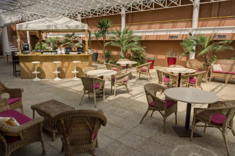 Hôtel Arles Plaza - photo 1