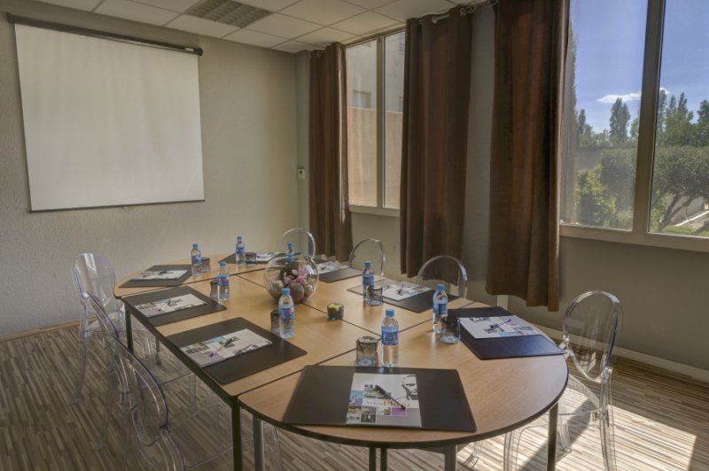 Hôtel Arles Plaza - photo 2