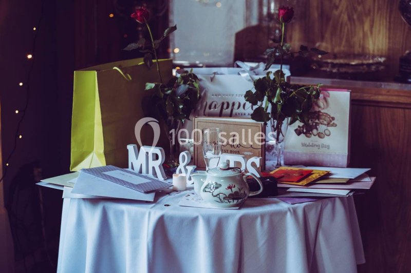 P.i Porcelaine & Co
