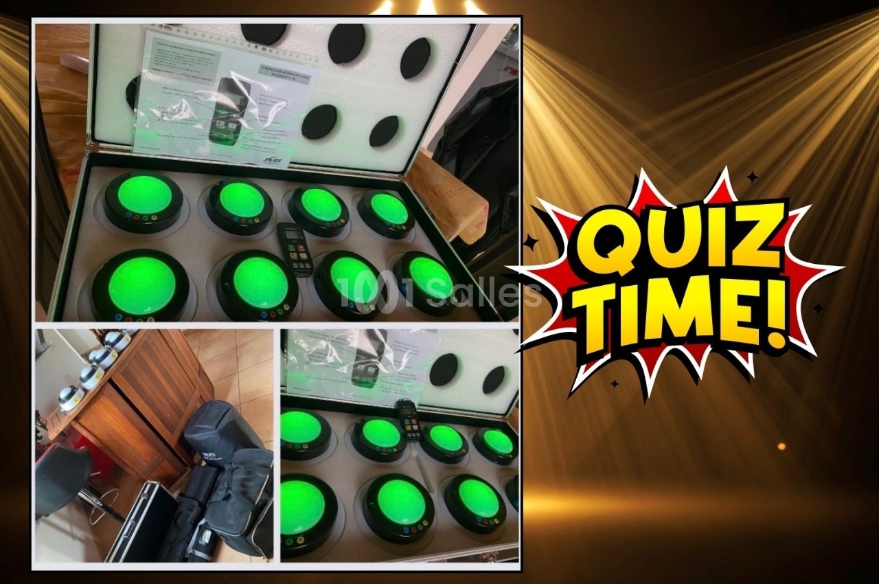 Valise contenant plusieurs buzzers lumineux verts avec télécommandes, utilisée pour des jeux ou des quiz interactifs.