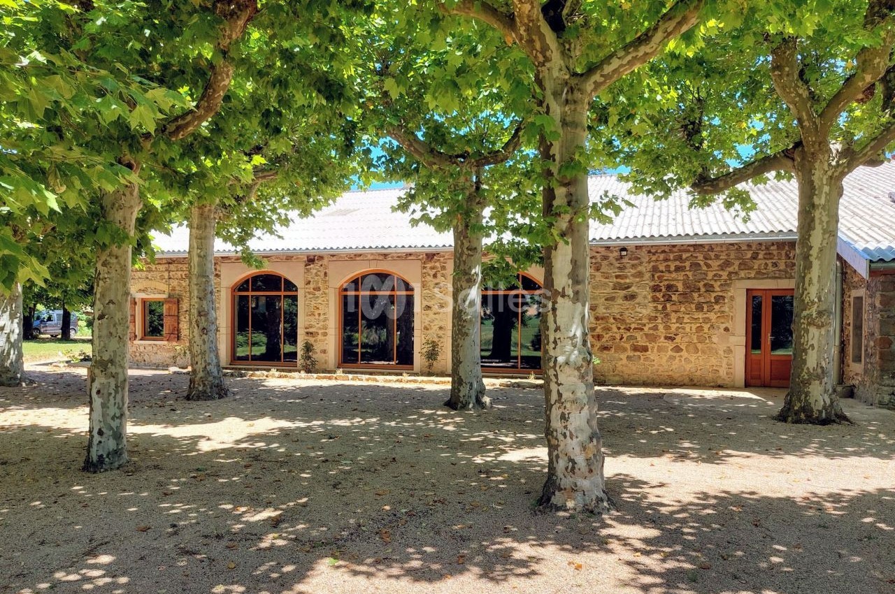 vue extérieure de la salle de réception