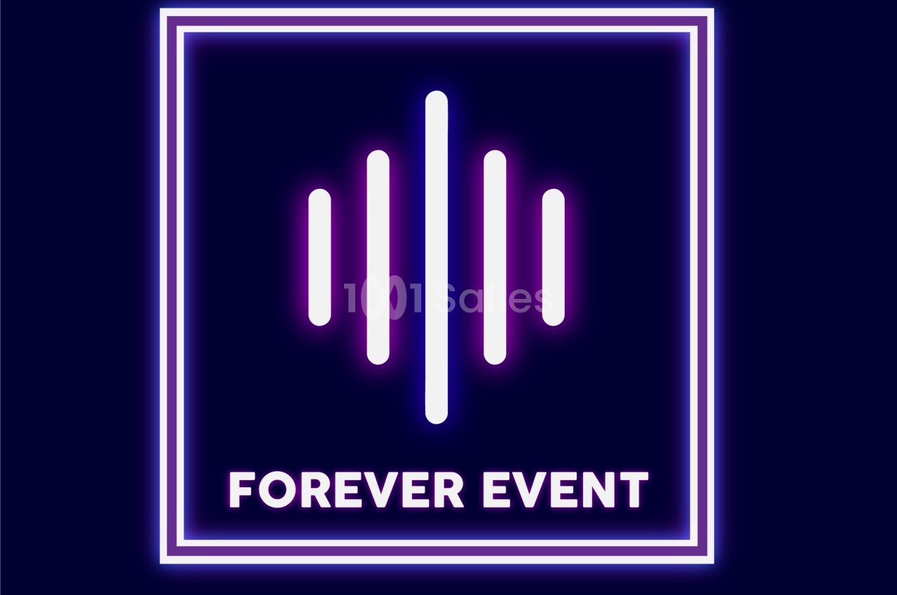 Logo avec des barres lumineuses violettes et blanches stylisées au centre, accompagné du texte ’Forever Event’.