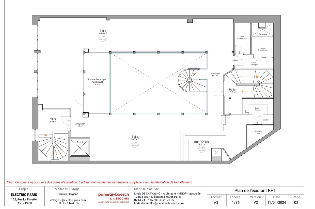 Plan architectural d'un étage avec disposition des pièces, escaliers, ascenseur et annotations techniques.