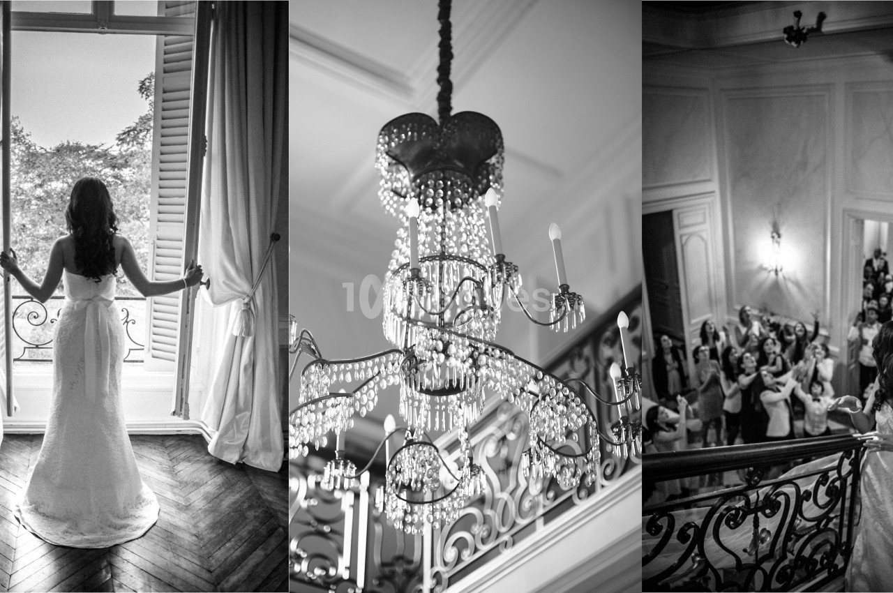 1. Femme en robe de mariée ouvrant des rideaux devant une fenêtre avec vue sur un jardin. 2. Lustre en cristal suspendu dans…