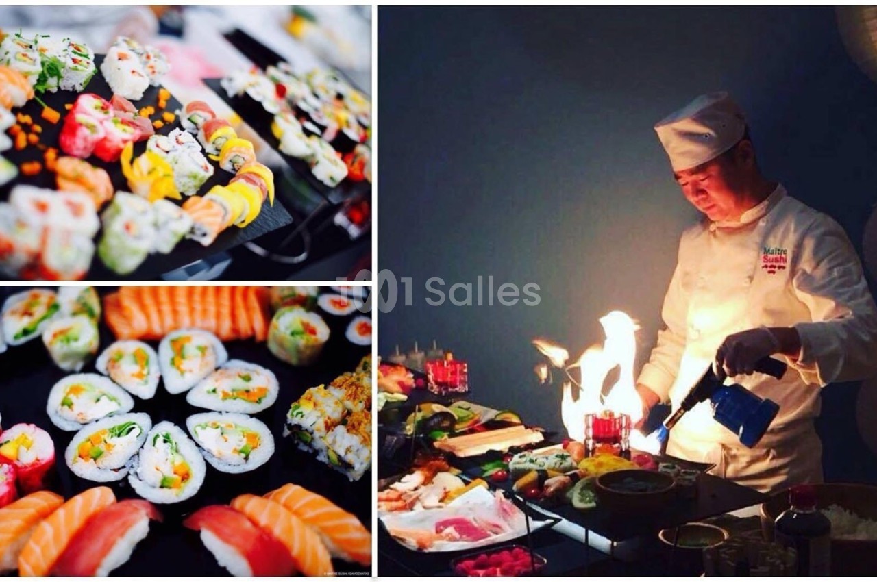 Un chef prépare des sushis variés avec un chalumeau, entouré de plateaux garnis de sushi et makis colorés.