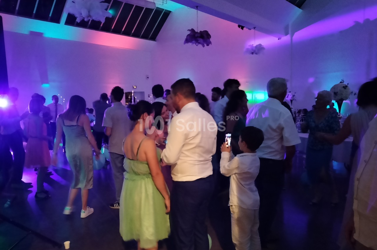 Ambiance tamisée pour la soirée dansante