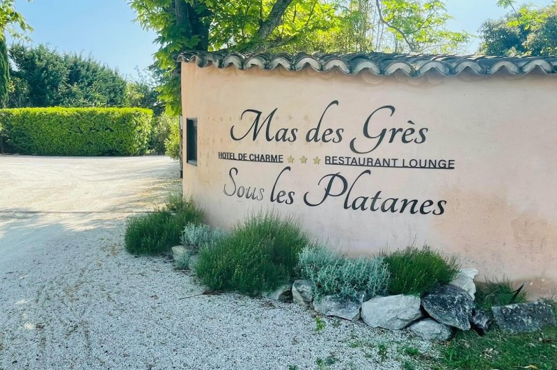 Hôtel Mas des Grès & Restaurant Sous les Platanes - photo 1