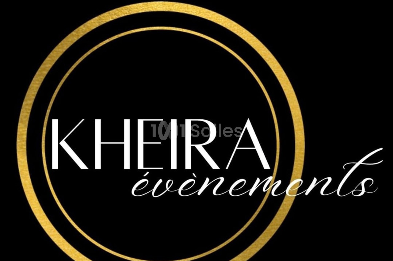 Logo de Kheira Évènements avec un cercle doré sur fond noir et texte blanc stylisé.