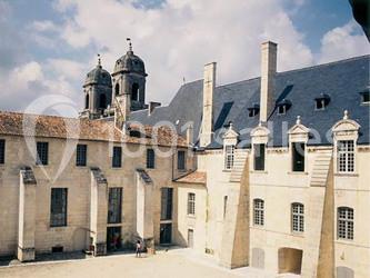 Abbaye Royale Saintjean D'angély - galerie - photo 2