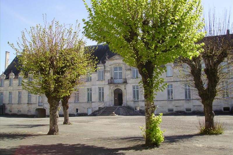 Abbaye Royale Saintjean D'angély - photo 5
