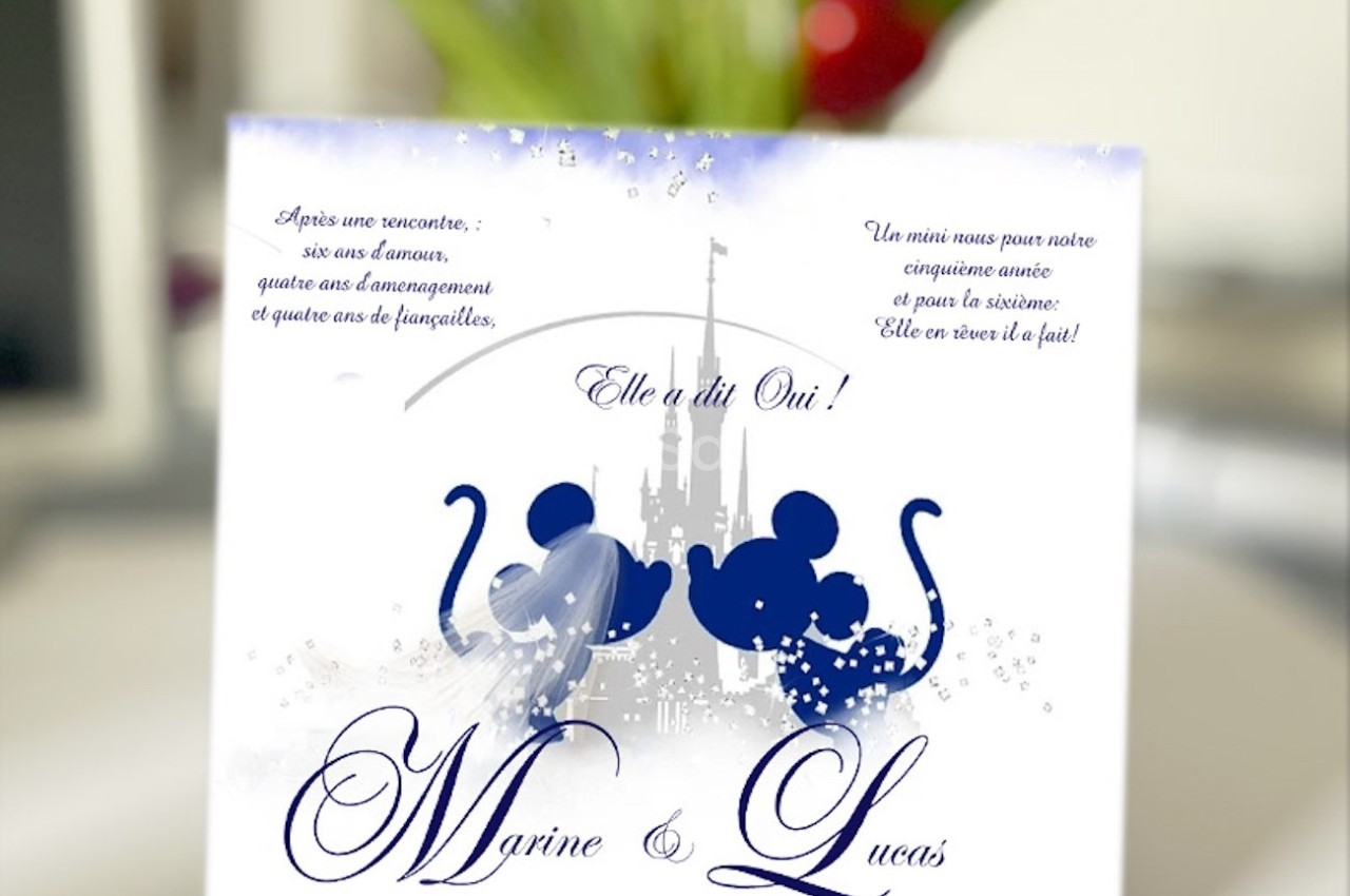 Carte de mariage avec des silhouettes de souris, un château en arrière-plan et les prénoms Marine et Lucas.