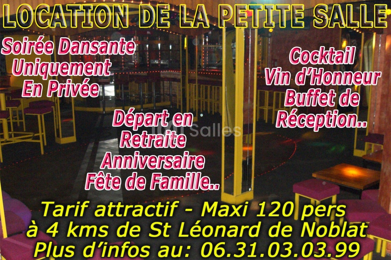 Intérieur d'une petite salle avec tables, chaises et éclairage tamisé, décorée pour des événements privés.
