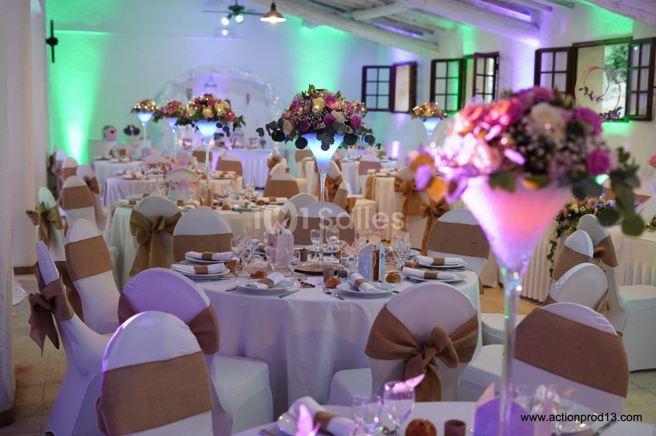 SALLE AVEC VASES MARTINI