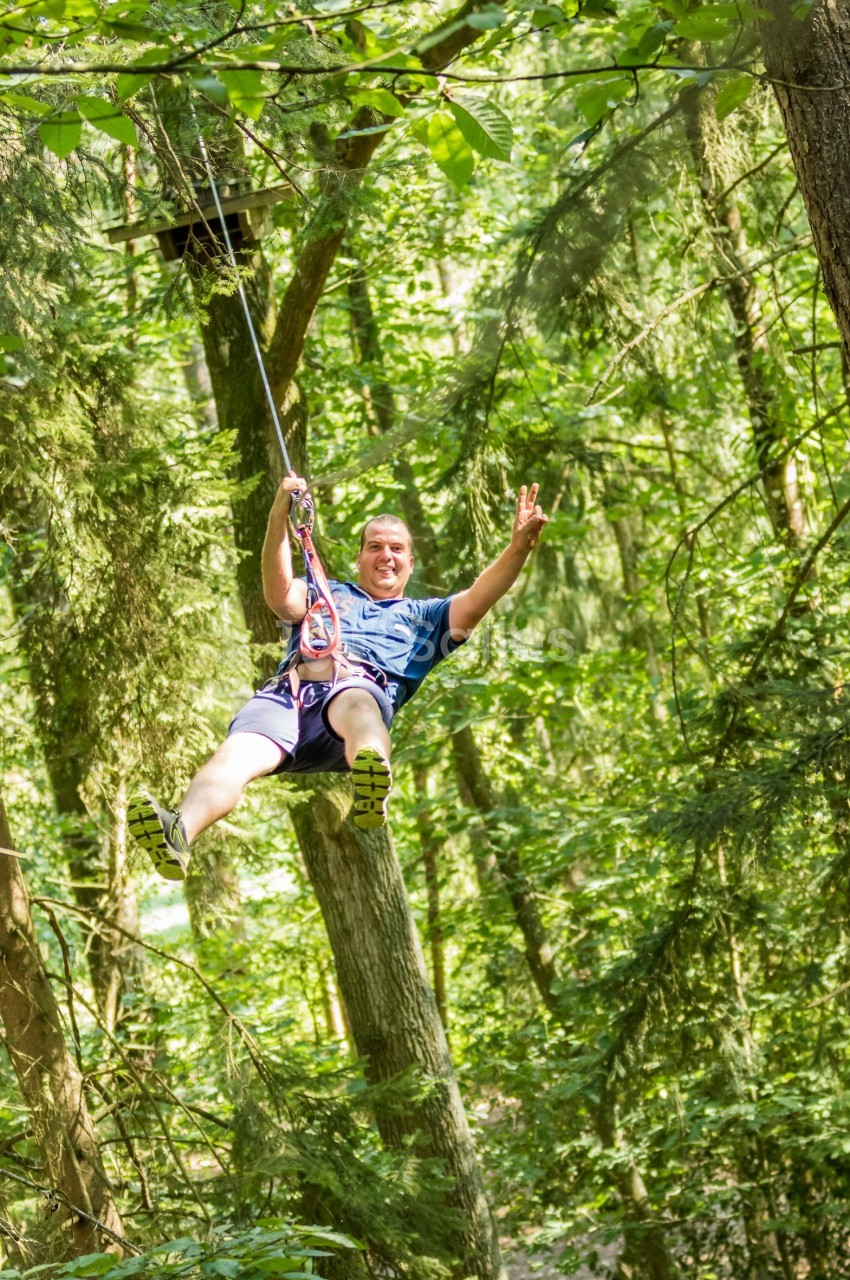Activités : accrobranche, course d'orientation, archery tag...