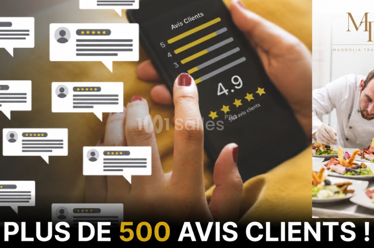 Une main tenant un smartphone affichant une note de 4,9 étoiles, entouré d'avis clients et d'un chef cuisinant.