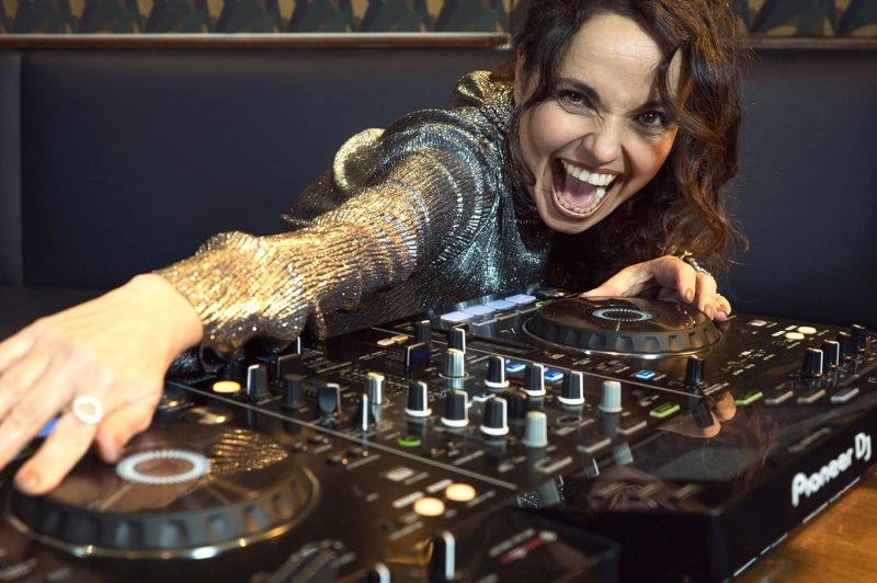 Dj Josephine - photo 1