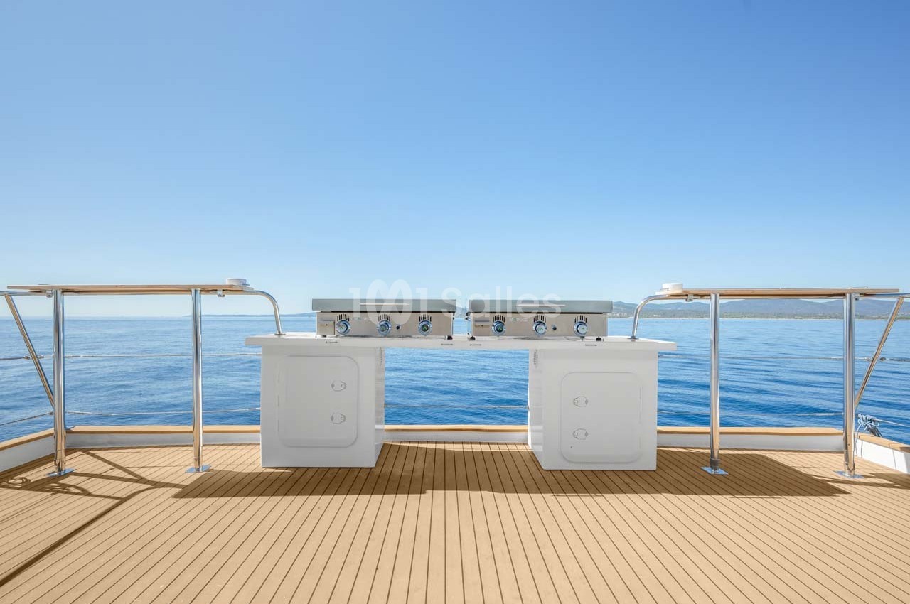 Catamaran MAYBA