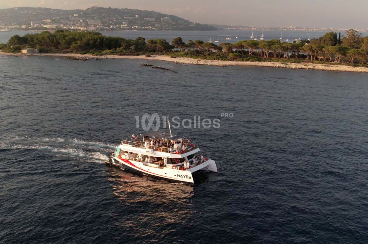 Catamaran MAYBA