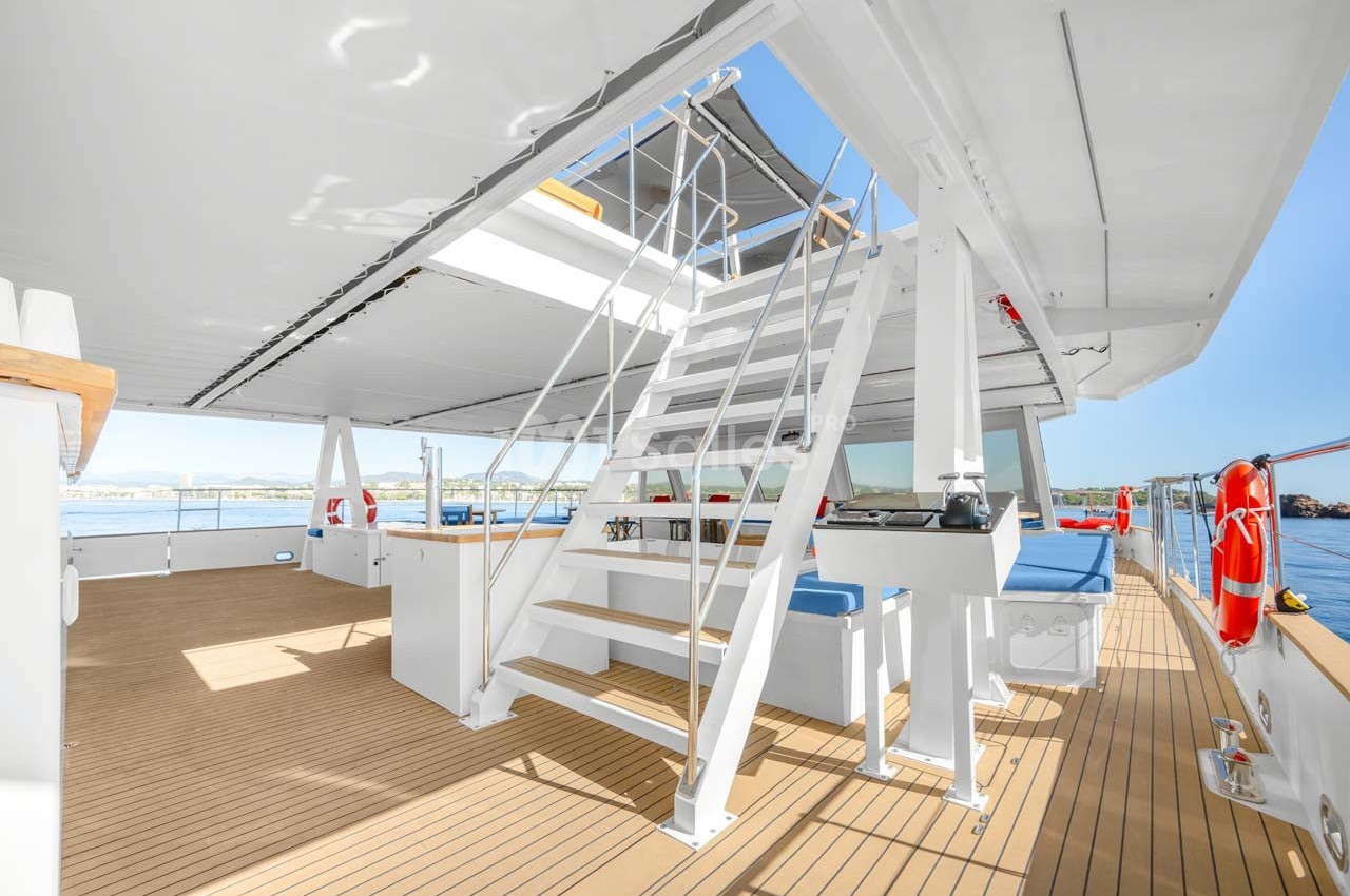 Catamaran MAYBA