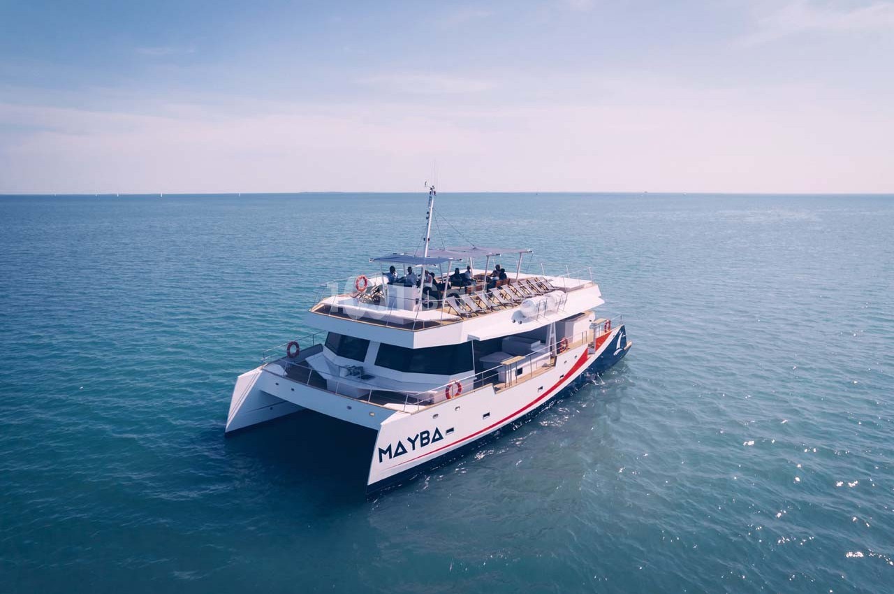 Catamaran MAYBA