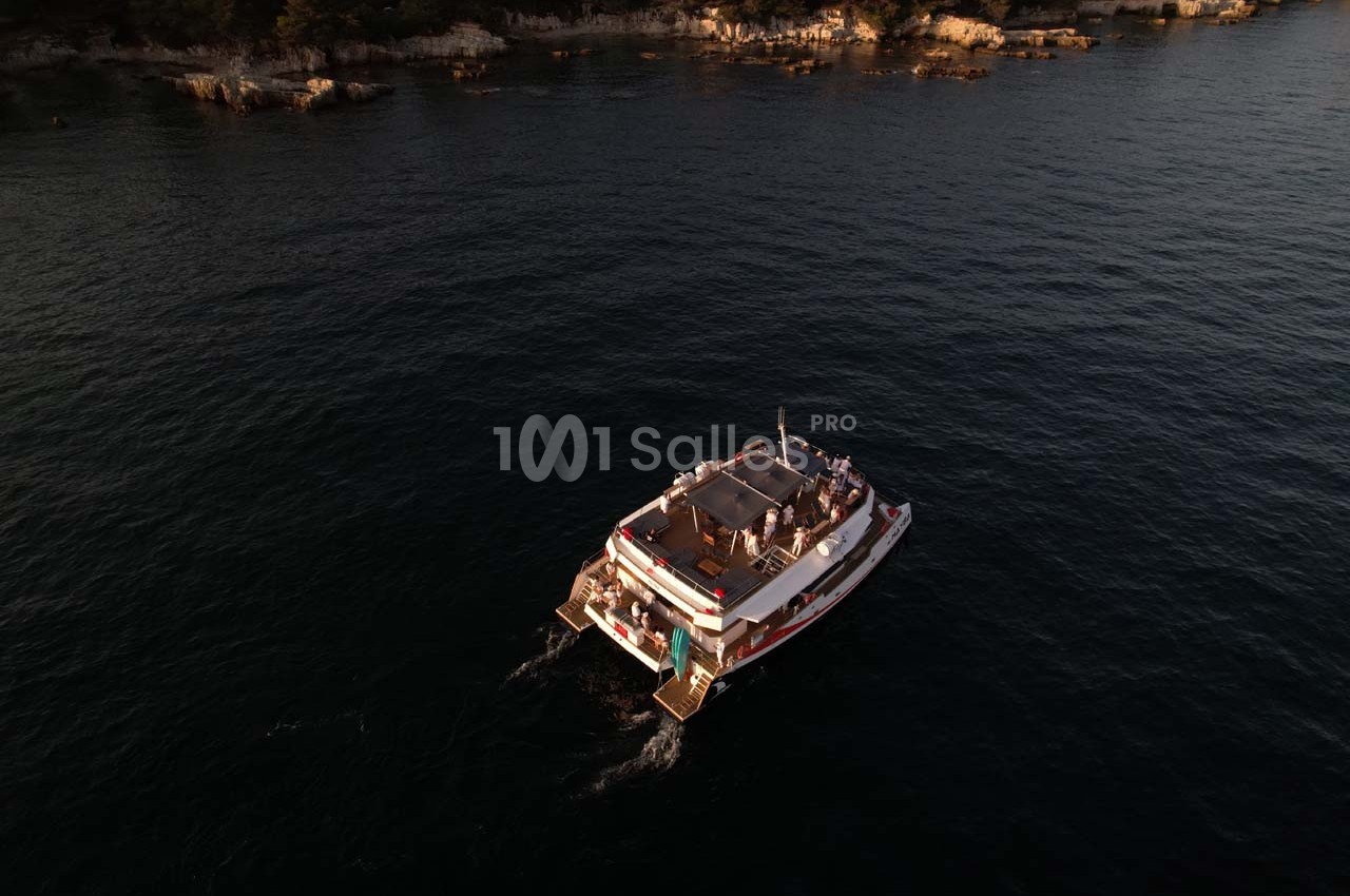 Catamaran MAYBA