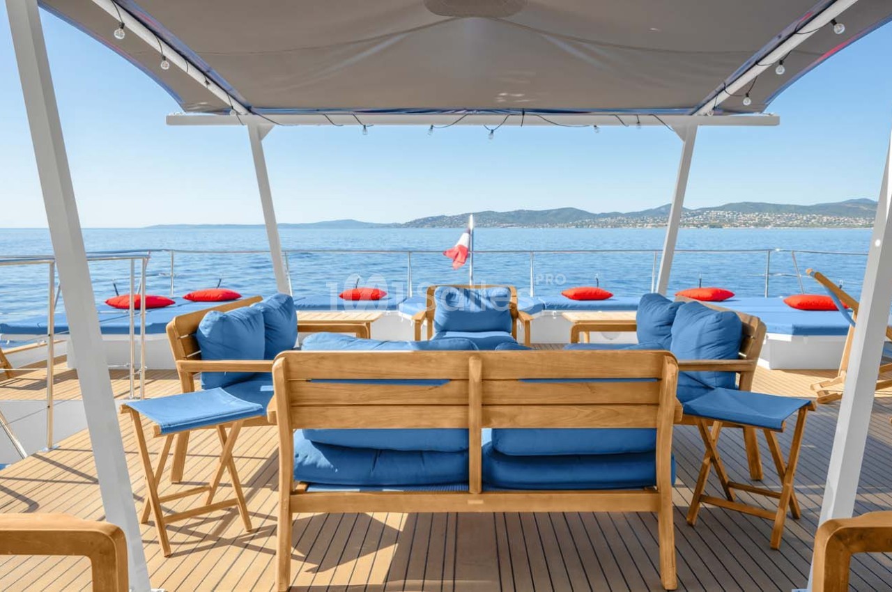 Catamaran MAYBA