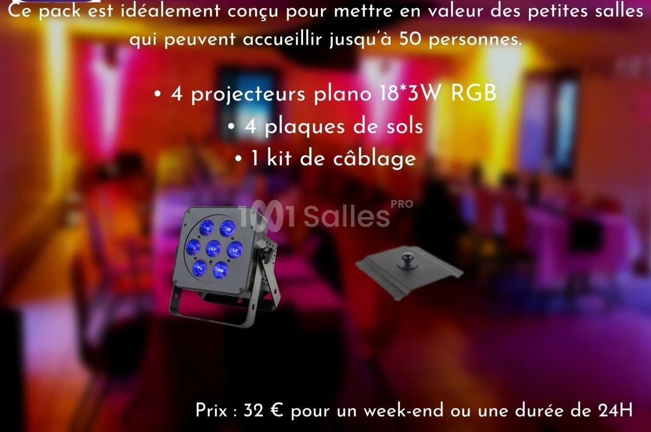 Image d'un projecteur LED avec texte décrivant un pack d'éclairage pour petites salles, incluant projecteurs et accessoires.