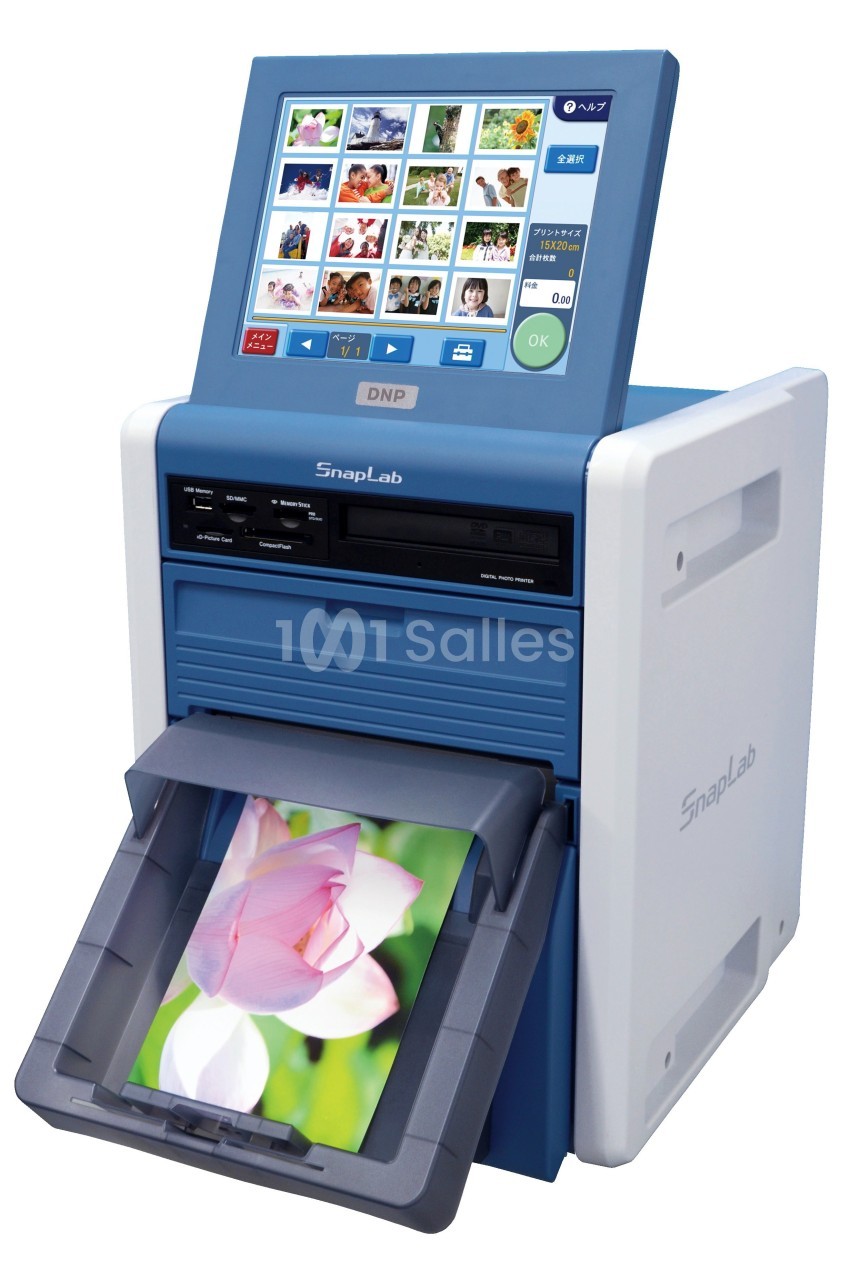 Imprimante photo compacte avec écran tactile affichant des vignettes d'images et une photo en cours d'impression.