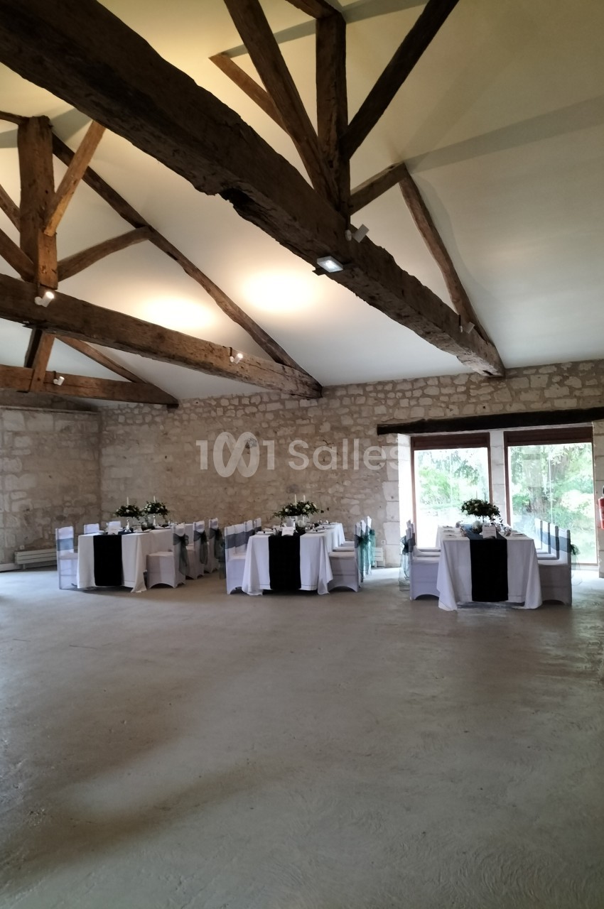 Salle des Gardes: 1er étage. 5m80 hauteur sous plafond point culminant