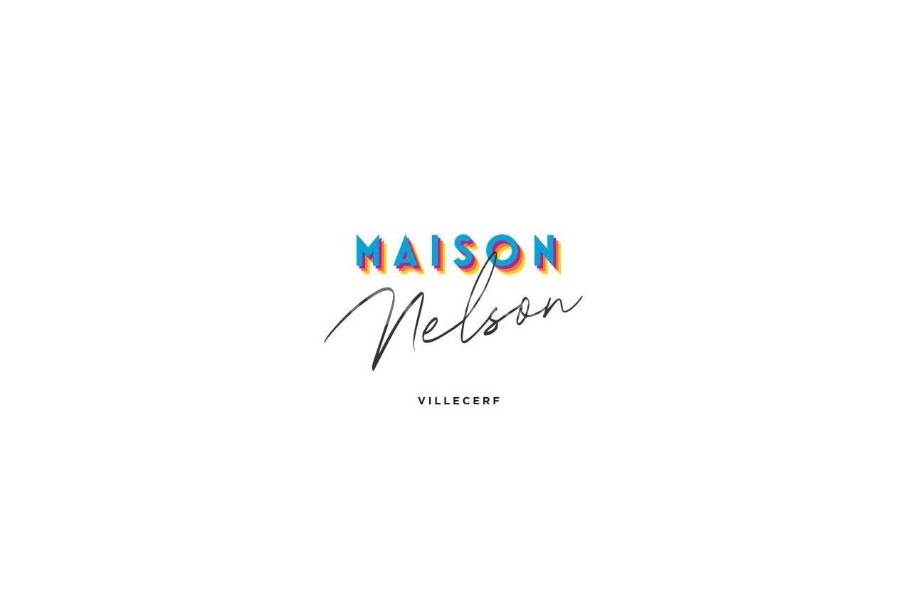 Texte alternatif : Logo avec le texte ’Maison Nelson Villecerf’, mélangeant des lettres colorées et une écriture manuscrite.