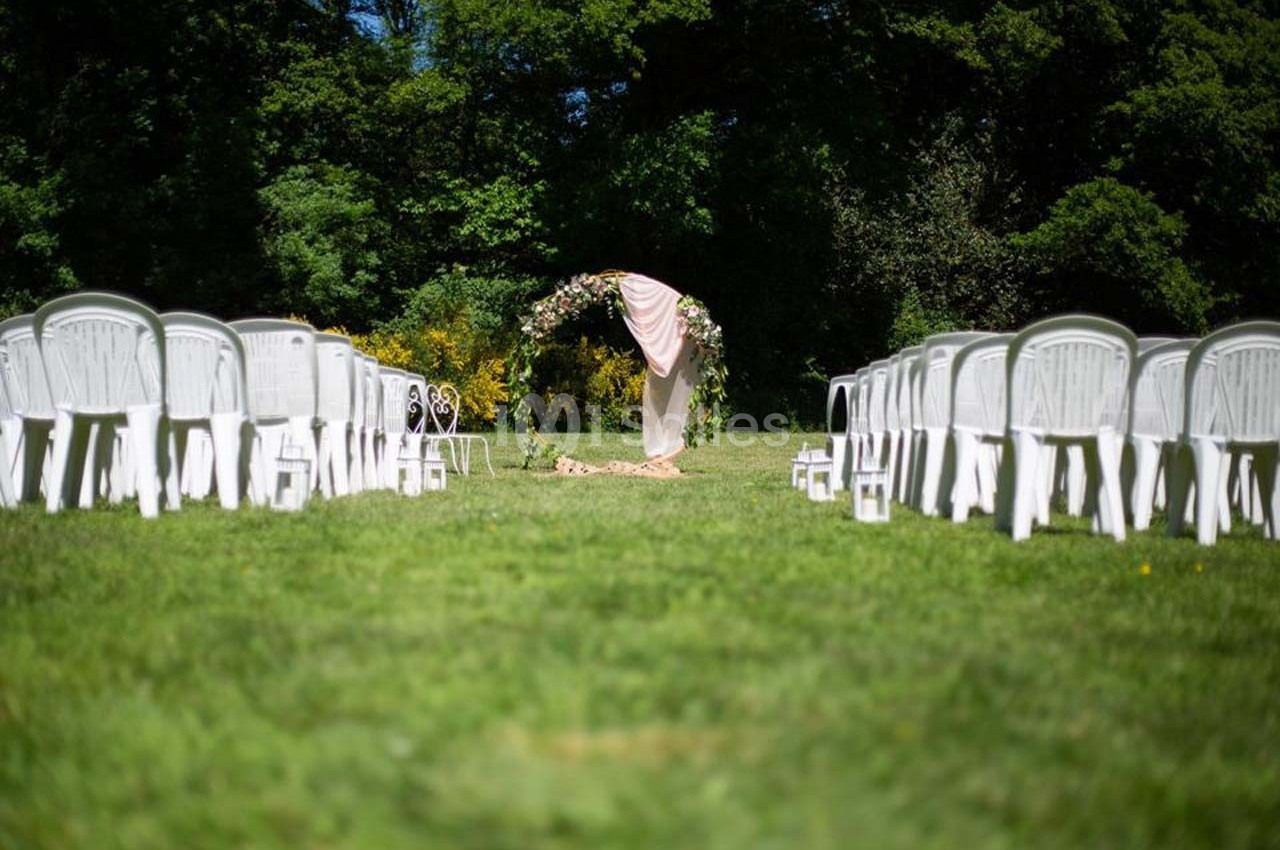 Cérémonie laïque dans le parc