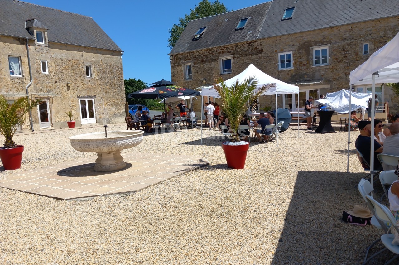 La cour intérieure, idéale pour vos cocktails ou brunchs.