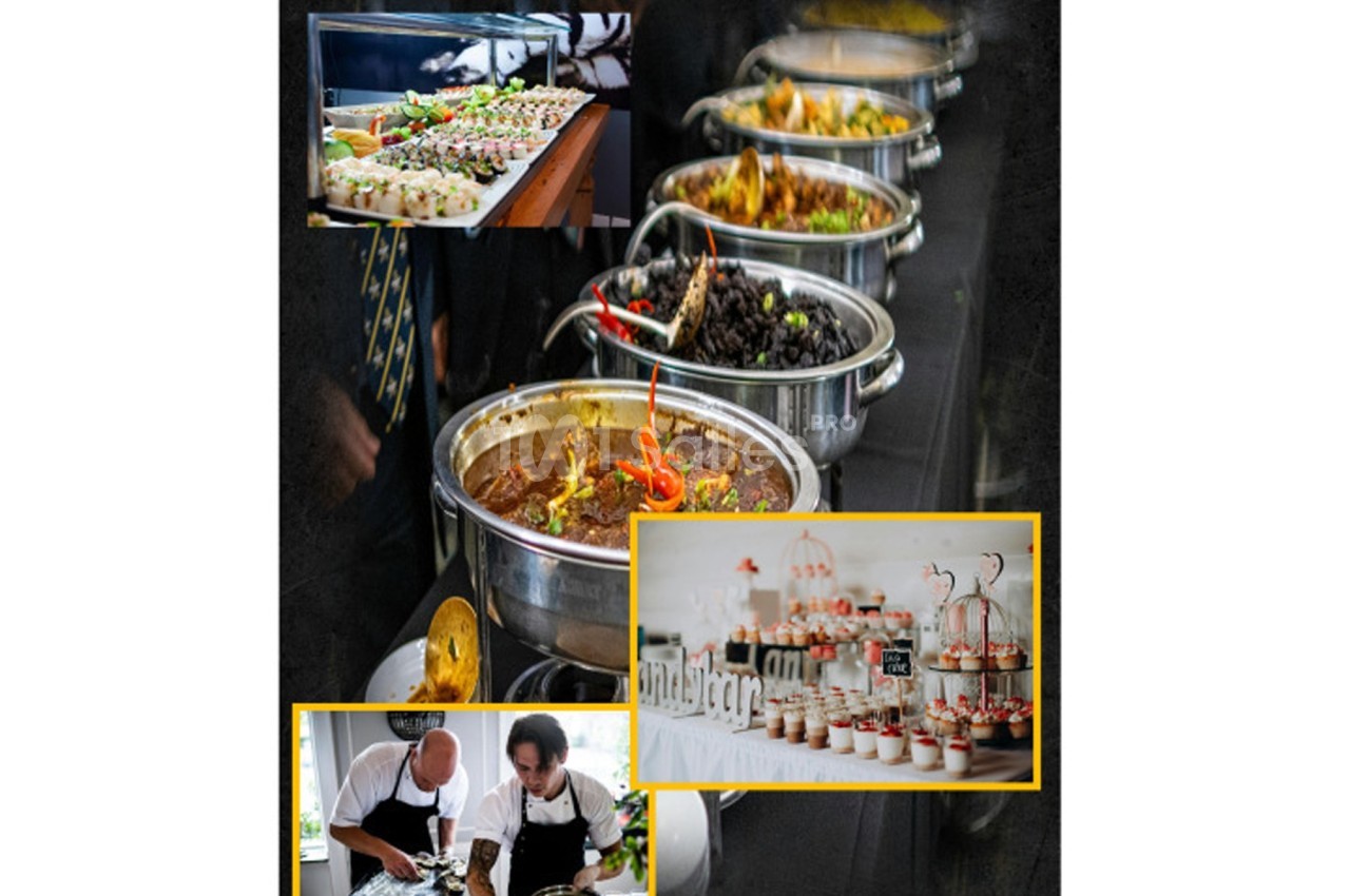 Buffet varié avec plats chauds en marmites, desserts en verrines et chefs préparant des mets en cuisine.