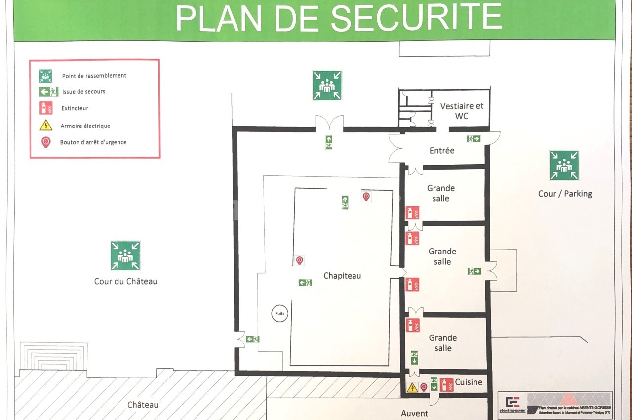Plan de sécurité indiquant les issues de secours, points d'assemblée, extincteurs et autres équipements d'urgence.