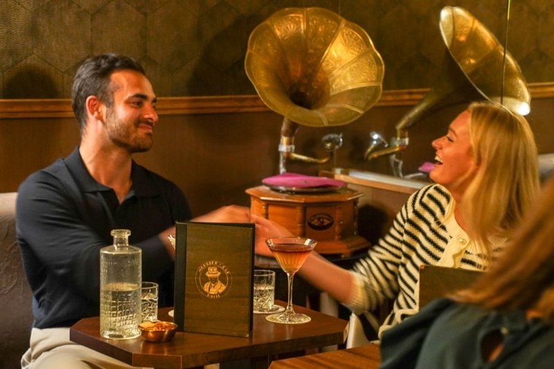 Mobster Bar - photo 3