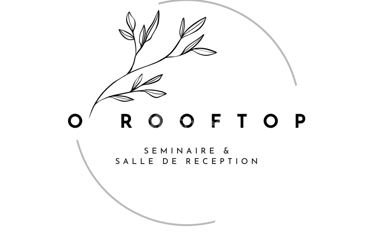 Logo minimaliste avec un motif végétal, le texte ’O Rooftop’ et la mention ’Séminaire & Salle de réception’.