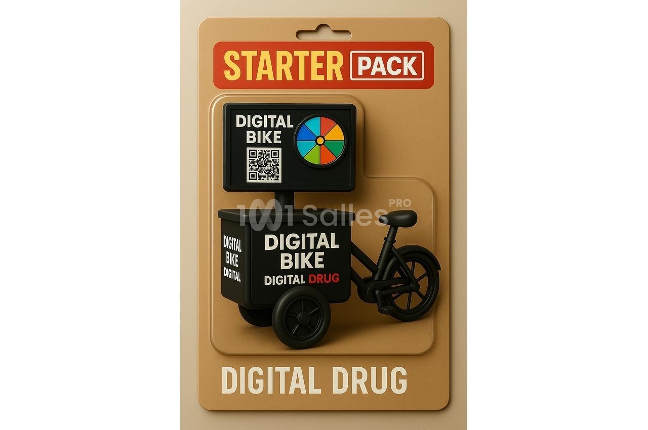 Figurine miniature d'un vélo avec écran et QR code, présentée dans un emballage marqué ’Starter Pack’ et ’Digital Drug’.