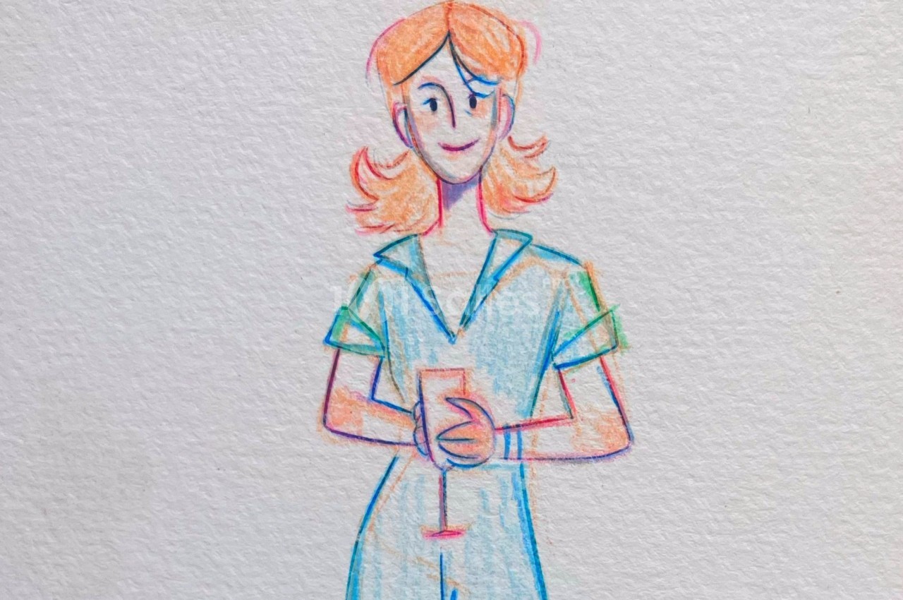 Illustration d'une femme souriante aux cheveux orange tenant un verre, dessinée avec des crayons de couleur.