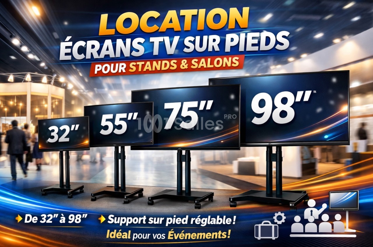 Quatre écrans TV de tailles différentes sur pieds réglables exposés dans un espace lumineux de type salon professionnel.