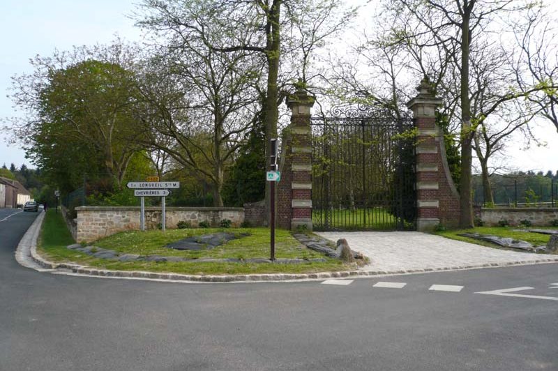 Château Du Fayel Et Communs - photo 4